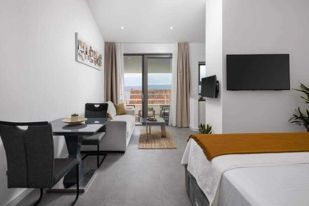 Apartment In **** Yellow *