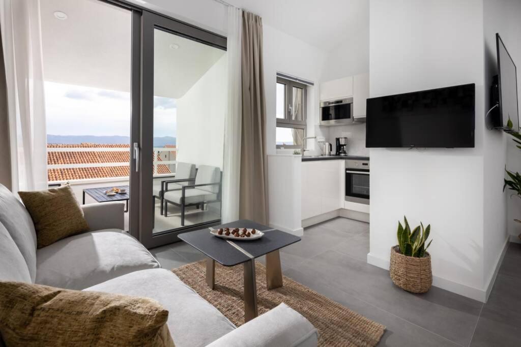 Apartment In **** Yellow *